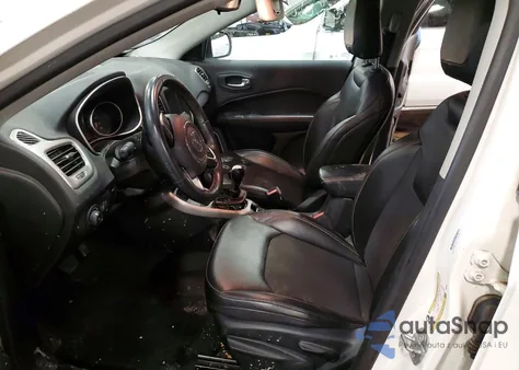 2019 Jeep Compass Latitude z USA, uszkodzony, nr VIN 3C4NJDBB4KT690639